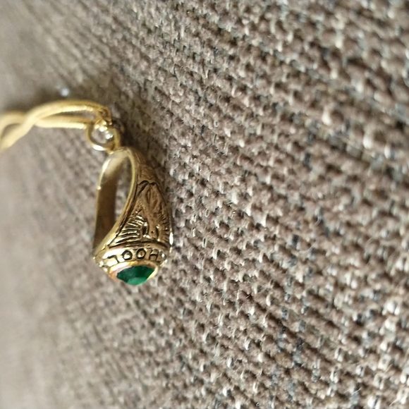 Vintage Class Ring Necklace - Picture 5 of 9